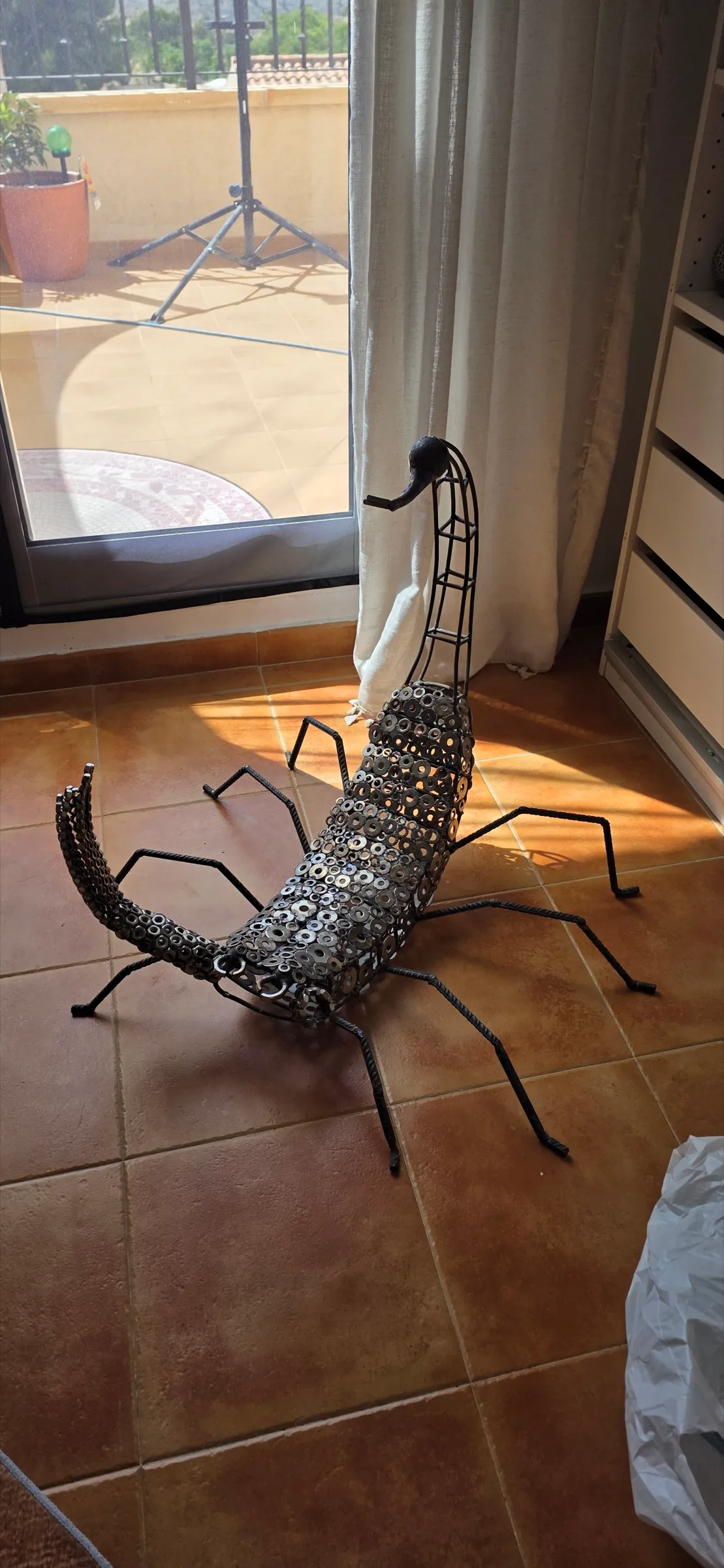Skorpion-Skulptur aus geschweißten Metallteilen